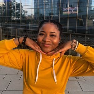 Meet your Posher, Alexus